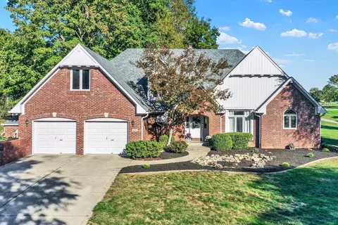 2243 Woodsway Dr, Greenwood, IN 46143