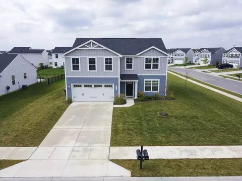 9860 Oakmont East Dr, Pendleton, IN 46064