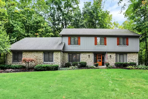 615 Eagle Creek Ct, Zionsville, IN 46077