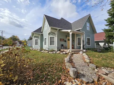 604 N East St, Greenfield, IN 46140