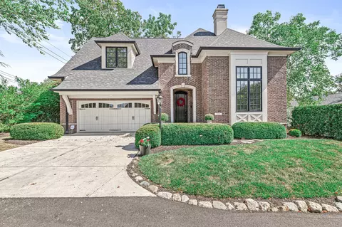 155 S 8th St, Zionsville, IN 46077