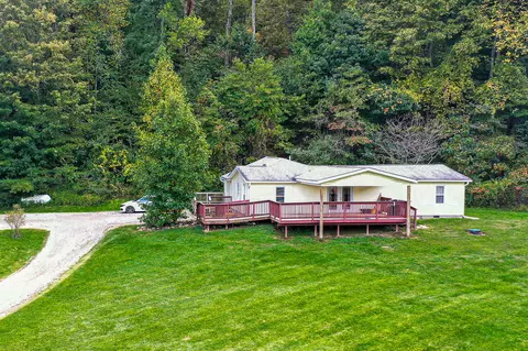 4464 Salt Creek Rd, Nashville, IN 47448