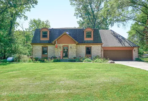6823 W Byron Dr, Fountaintown, IN 46130