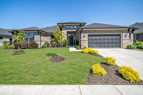 1215 Maclaren Ct, Franklin, IN 46131