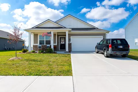 348 Bluestem Ln, Whiteland, IN 46184