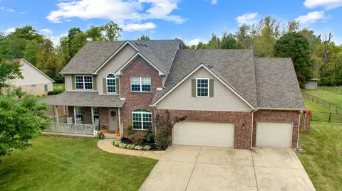 1086 W Creek Ridge Dr, Fountaintown, IN 46130