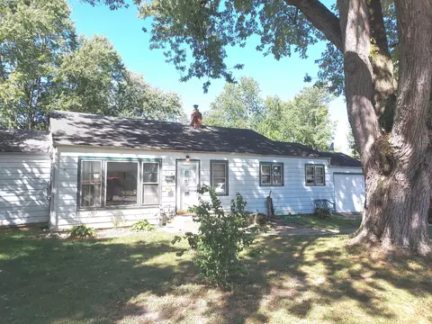 913 Woodlawn Dr, Anderson, IN 46012