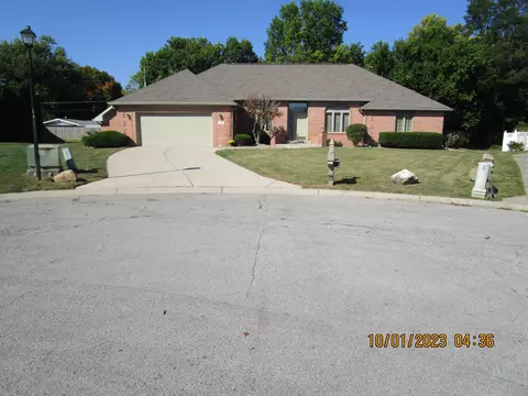 320 Oak Brooke Ln, Greenwood, IN 46142
