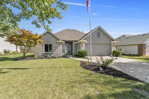 909 Autumn Ridge Ln, Fort Wayne, IN 46804