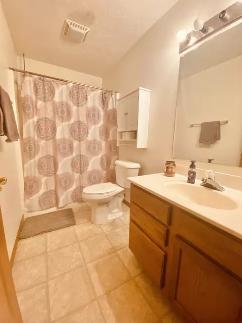 568 E Sixth St, Clinton, IN 47842 photo 8