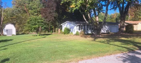 52 Davis St, Cloverdale, IN 46120