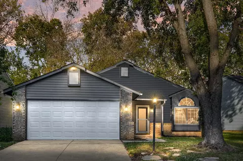 950 Timber Creek Ln, Greenwood, IN 46142