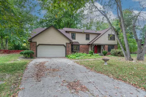 1914 S Hunters Ridge Ln, Greenwood, IN 46143