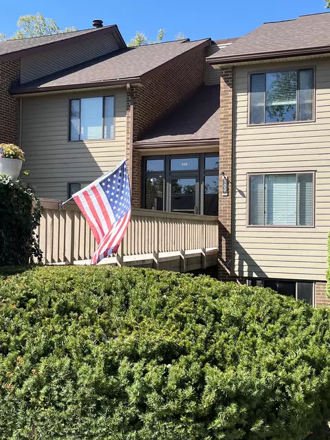 109 Knoll Ct #E, Noblesville, IN 46062