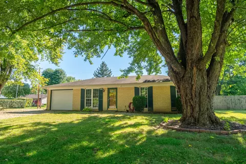 108 Old Trail Dr, Bargersville, IN 46106