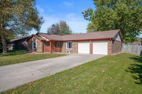 360 Christina Dr, Whiteland, IN 46184