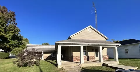 110-112 N Broad St, Mooreland, IN 47360