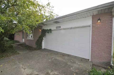 5809 W River Rd, Muncie, IN 47304