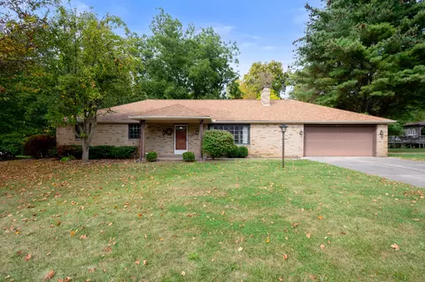 14200 W Hilltop Cir, Daleville, IN 47334