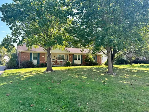 221 Hillsdale Ave, Greencastle, IN 46135