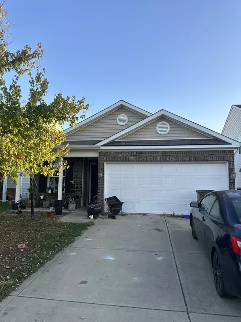 2457 Middle View Dr, Columbus, IN 47201