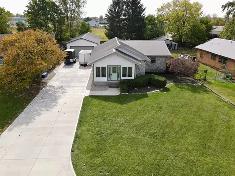 579 Pushville Rd, Greenwood, IN 46143