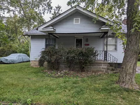 1135 Manor Ct, Anderson, IN 46016