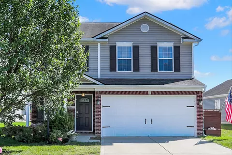 2461 Meadow Bend Dr, Columbus, IN 47201