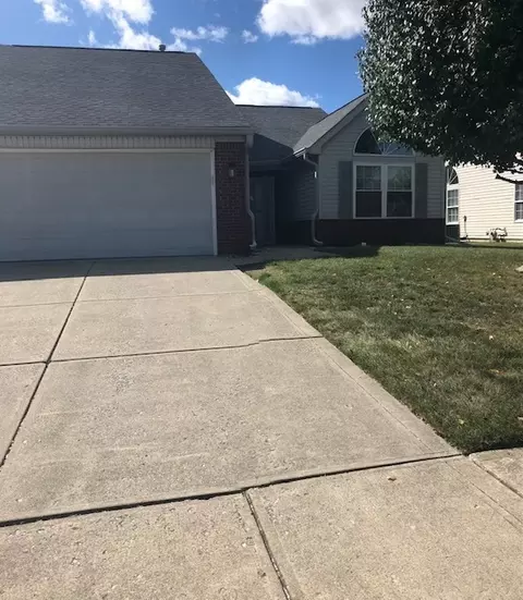 1217 Spencer Dr, Greenwood, IN 46143