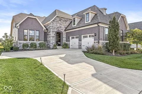 11233 Temple Dr, Carmel, IN 46032