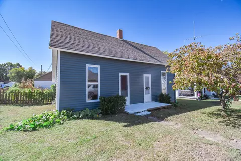 802 W Walnut St, Brownstown, IN 47220