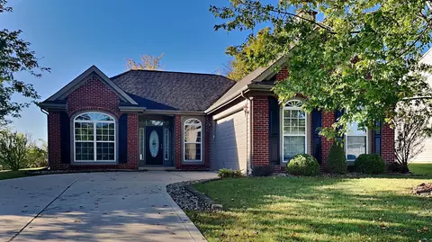 1015 Heatherwood Dr, Greenwood, IN 46143