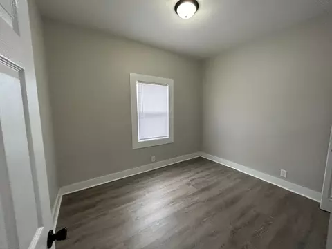 425 E 8th St, Muncie, IN 47302 photo 5