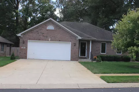 5011 Countess Dr, Columbus, IN 47203