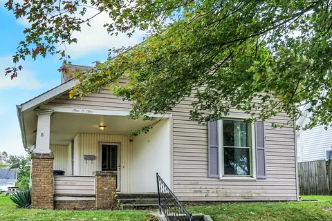 909 S A St, Elwood, IN 46036