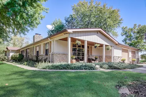 1221 N 200 W, Greenfield, IN 46140
