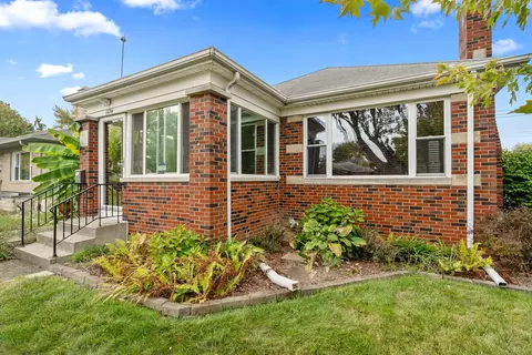 1224 N Hawthorne Ln, Indianapolis, IN 46219