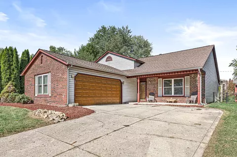 3008 Sable Ridge Ln, Greenwood, IN 46142