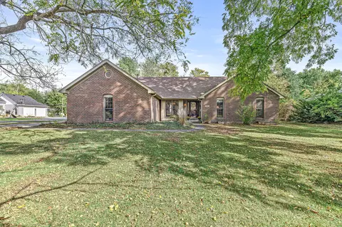 1104 Oakland Dr, Anderson, IN 46012