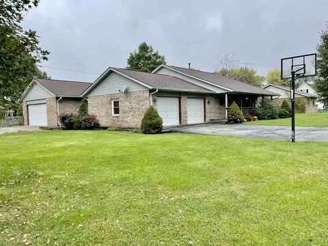 5 U Dr, Cloverdale, IN 46120