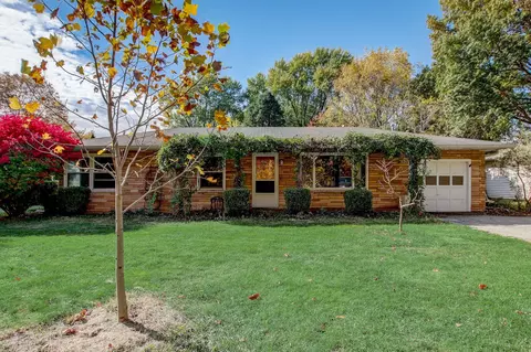 511 Lakeview Dr, Noblesville, IN 46060