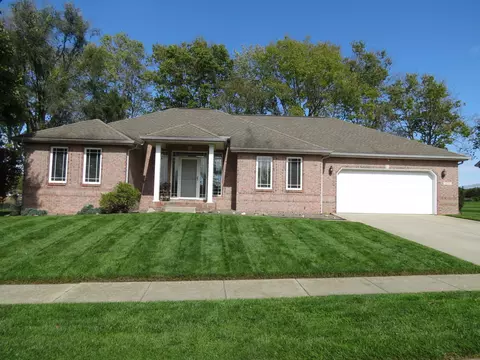 3800 Misty Dr, Columbus, IN 47203
