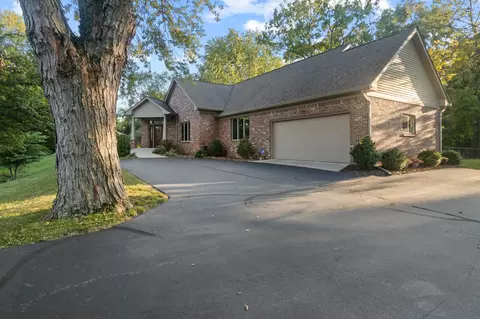 827 W Main St, Greenwood, IN 46142