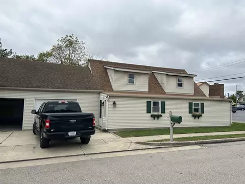 20 S Hendricks St, Greenfield, IN 46140