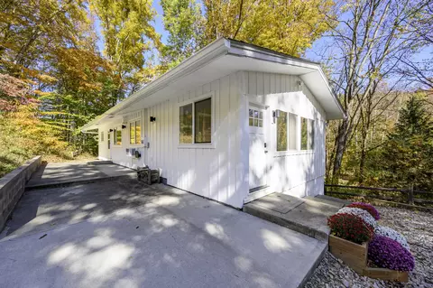2028 Wallow Hollow Rd, Nashville, IN 47448