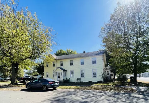 301-307 E Brown St, Knightstown, IN 46148