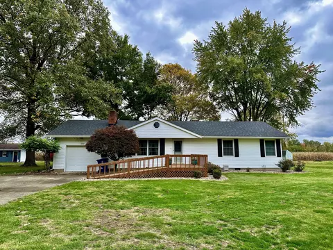 1430 E Lawndale Dr, Shelbyville, IN 46176