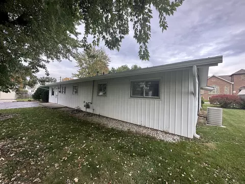 2 N Walnut St, Roachdale, IN 46172 photo 6