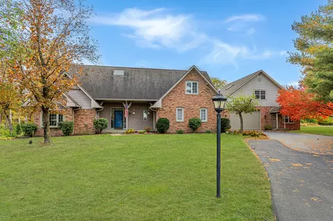 1058 S Country Ln, Greenfield, IN 46140