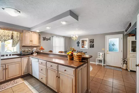 9011 Surrey Dr, Pendleton, IN 46064 photo 12